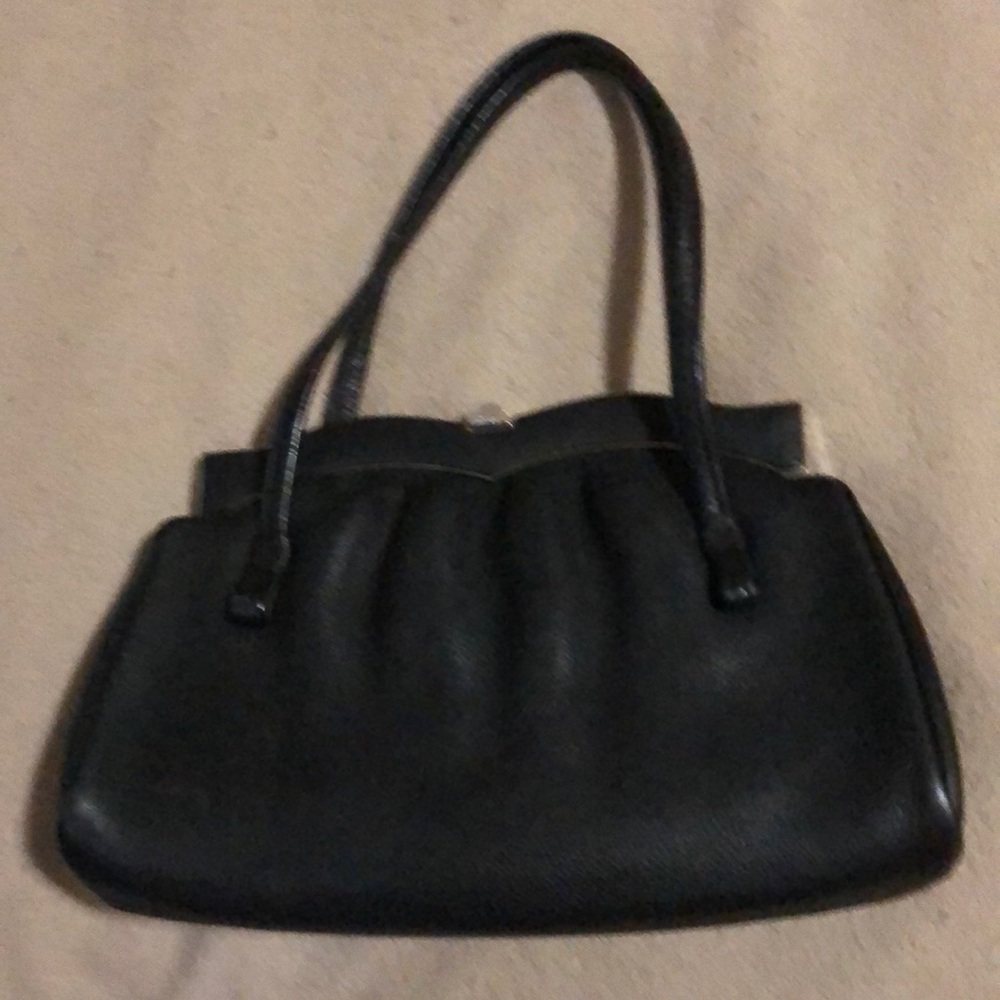 NO NAME BLACK CLUTCH DESIGN HANDBAG - SO VINTAGE LOOKING